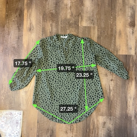 Lush Warren Split Neck Blouse green leopard print size medium - Picture 6 of 6